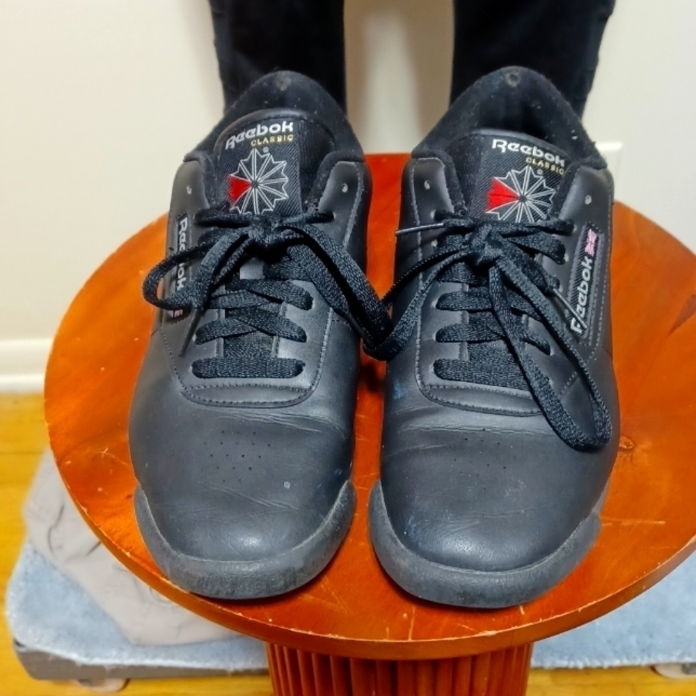 Reebok black shoes size 8 womens
